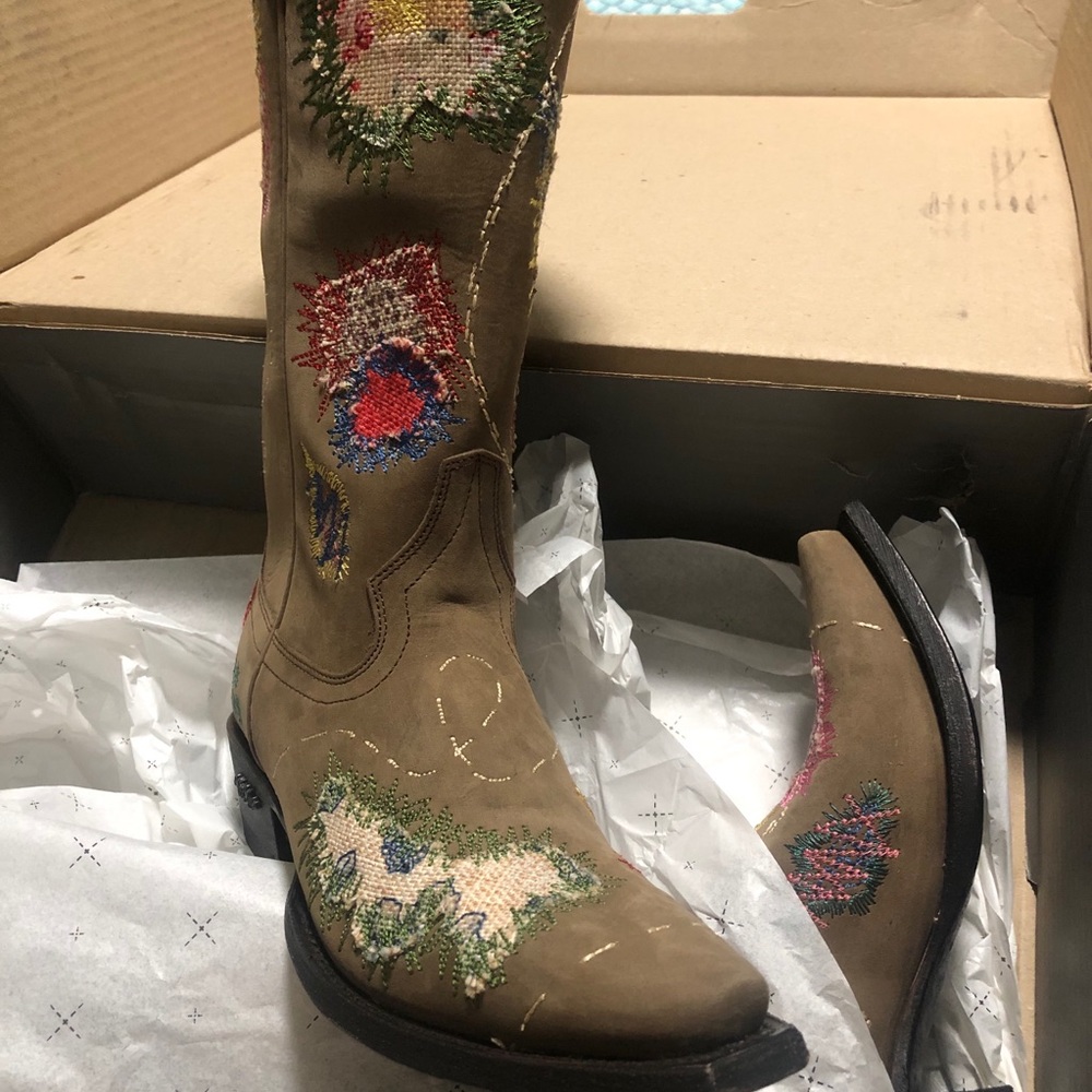Miss Maci cowgirl boots size 6 Medium